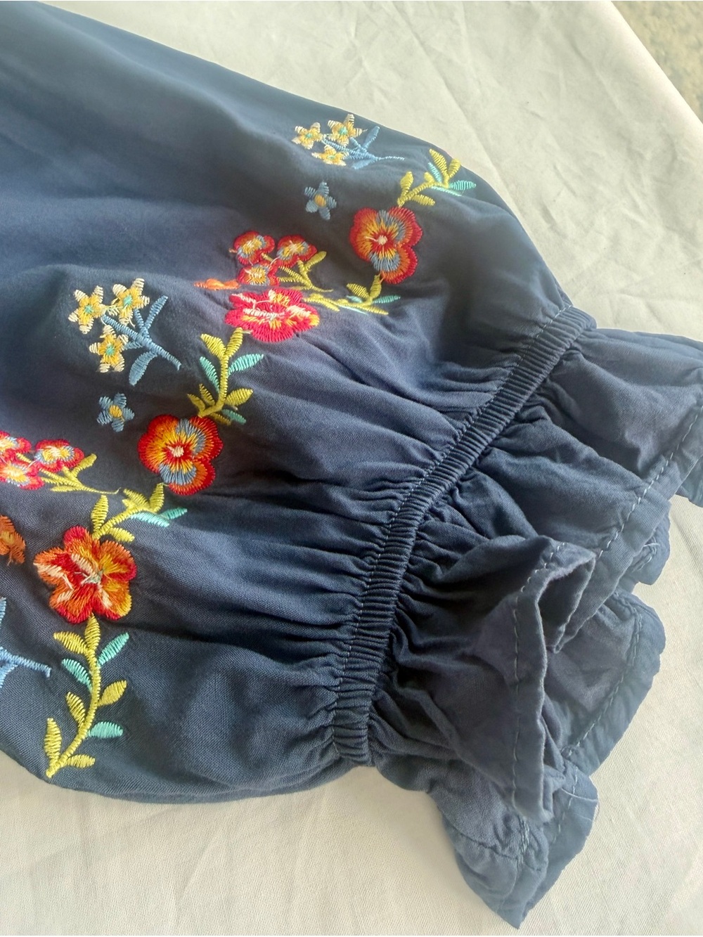 Savannah Jane Sz Medium Slate Blue Floral Embroidered Peasant Top - Picture 14 of 16